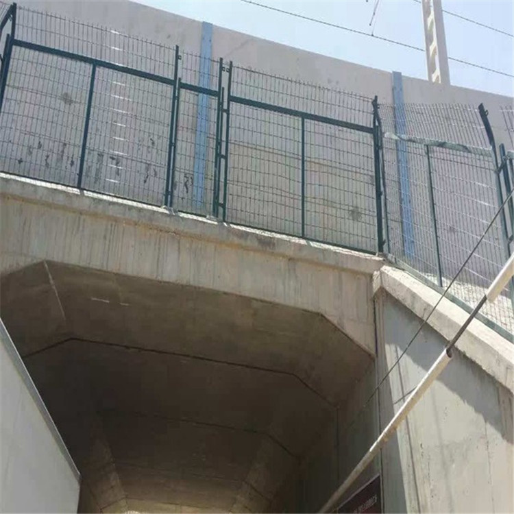 鐵路防護柵欄案例展示圖片2 鐵路防護柵欄案例展示圖片2